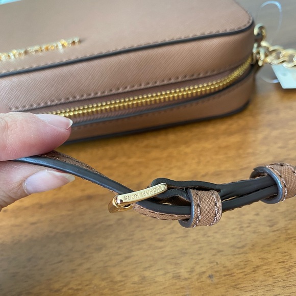 ♦️SOLD♦️ Michael Kors Large Leather Jet Set Item East West Crossbody Brown - Picture 7 of 15